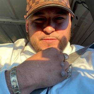 Meet your Posher, Luis